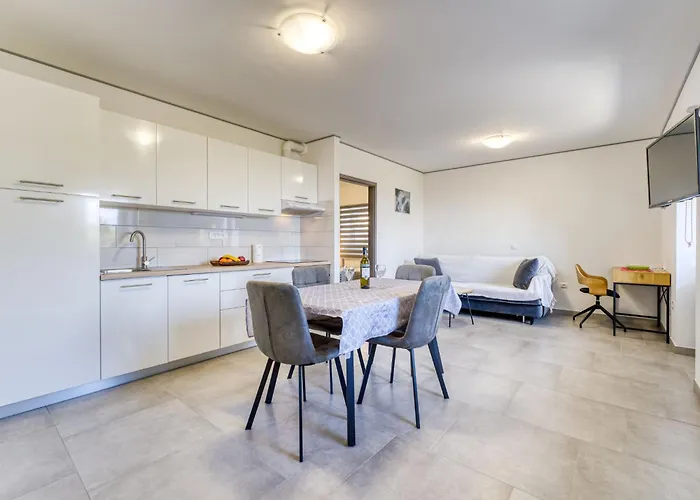 Zeljko By Interhome *